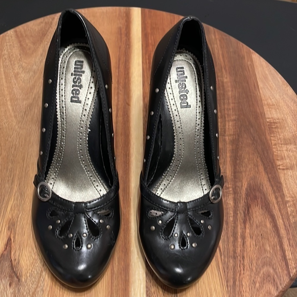 Unlisted Heels Women’s 8 Black Silver Rivets Flower Petal Cutouts Classic Sturdy - Picture 10 of 14
